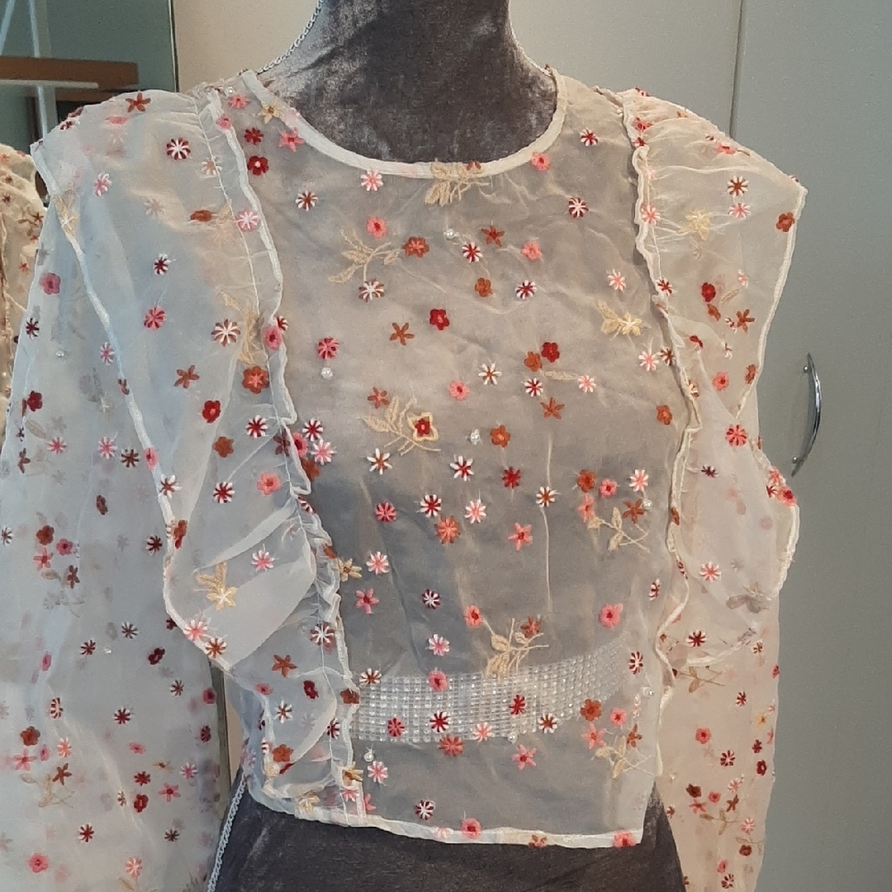 ZARA💐LNWT Chic Sheer White Blouse with Red Floral Embroidery & Faux Pearls Sz M - Picture 2 of 11